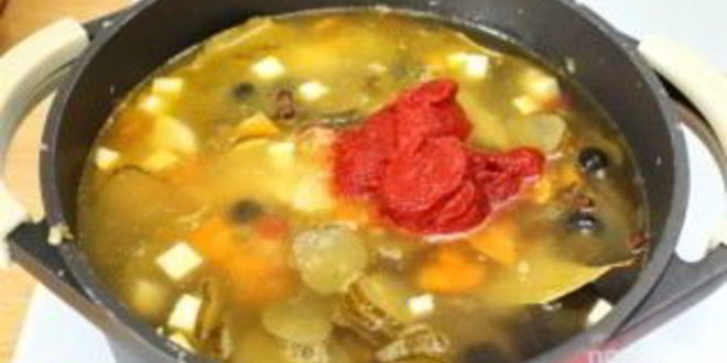 Рецепт солянки с копченой колбасой