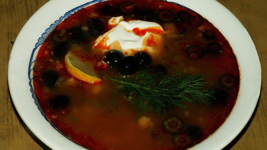 Рецепт солянки с копчеными ребрышками