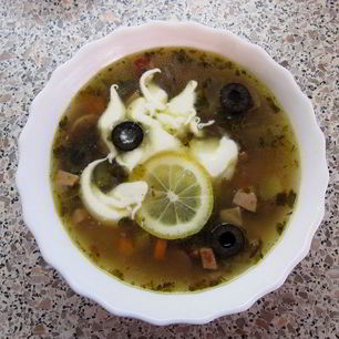 Рецепт Солянки с маслинами и лимоном