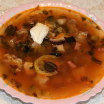 Солянка со свининой в мультиварке