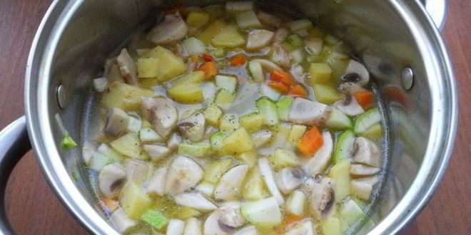 Рецепт супа-пюре с кабачками, шампиньонами и плавленым сыром