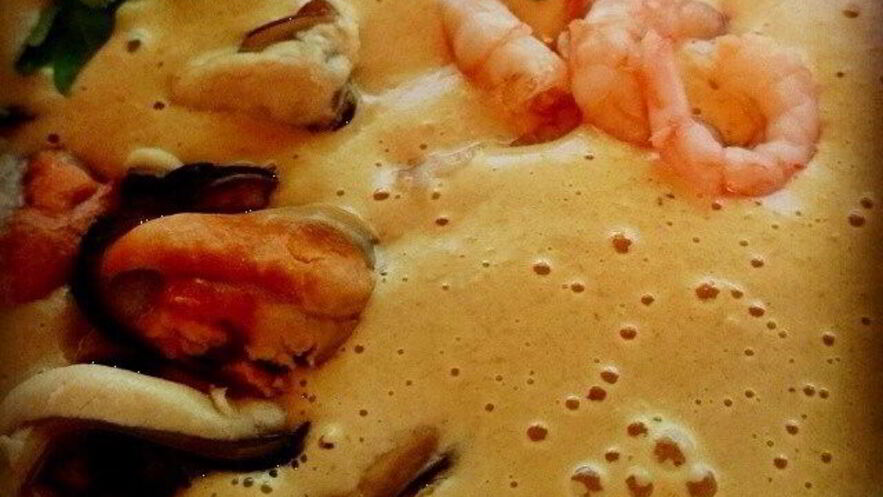 Рецепт сырного крема-супа с морепродуктами на рыбном бульоне