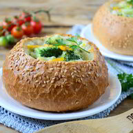 Рецепт Сырного супа с брокколи в булочках