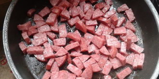 Рецепт сырного супа с колбасой