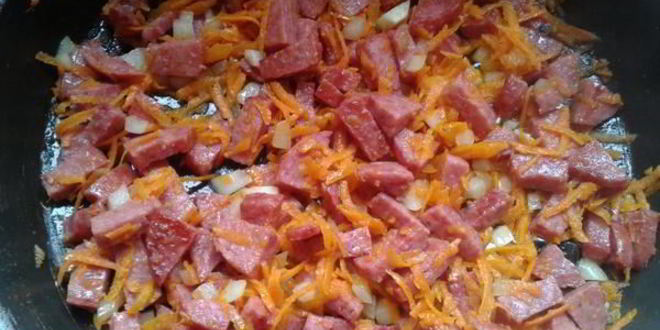 Рецепт сырного супа с колбасой