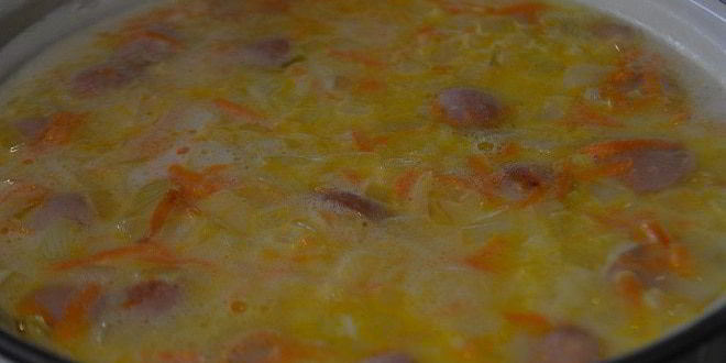 Рецепт сырного супа с сосисками