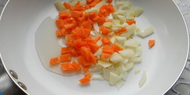 Рецепт сырного супа с замороженными овощами, зеленью чеснока и фрикадельками