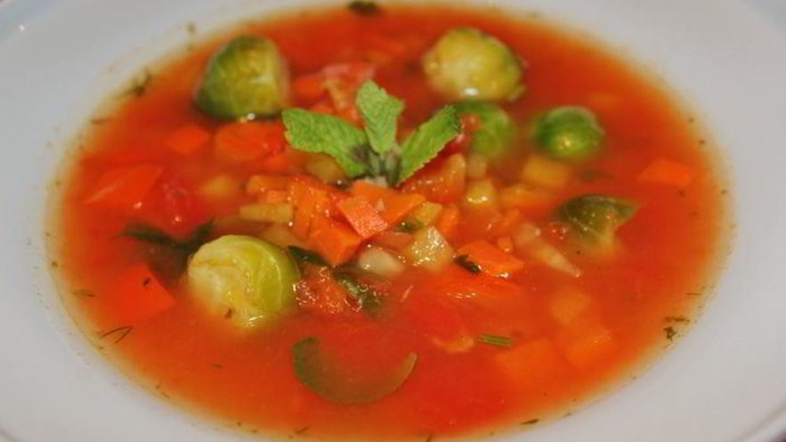 Рецепт томатного супа с брюссельской капустой и репой
