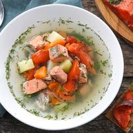 Рецепт Домашней ухи со слабосоленой неркой