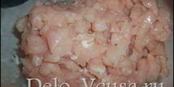 Рецепт блинчиков с куриным филе, грибами и сыром