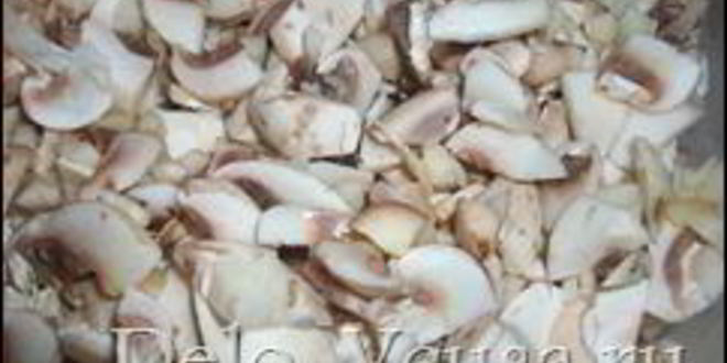 Рецепт блинчиков с куриным филе, грибами и сыром