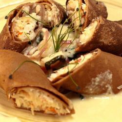 Рецепт Каштановых блинов с крабовым муссом и соусом из шампанского