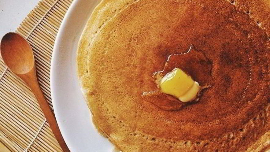 Рецепт ржаных блинов на кефире с корицей и медом