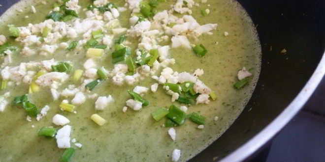 Рецепт шпинатных блинов с припеком из яйца и зеленого лука