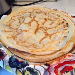 Рецепт Тонких блинов со сливочным маслом