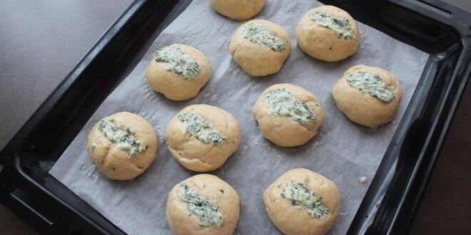 Рецепт булочек с чесноком и зеленью