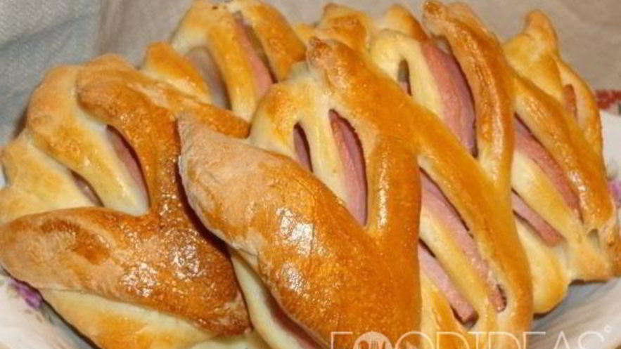 Рецепт булочек с колбасой