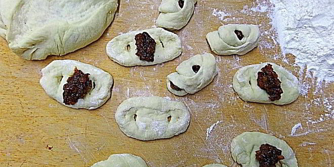 Рецепт булочек с курагой из дрожжевого теста