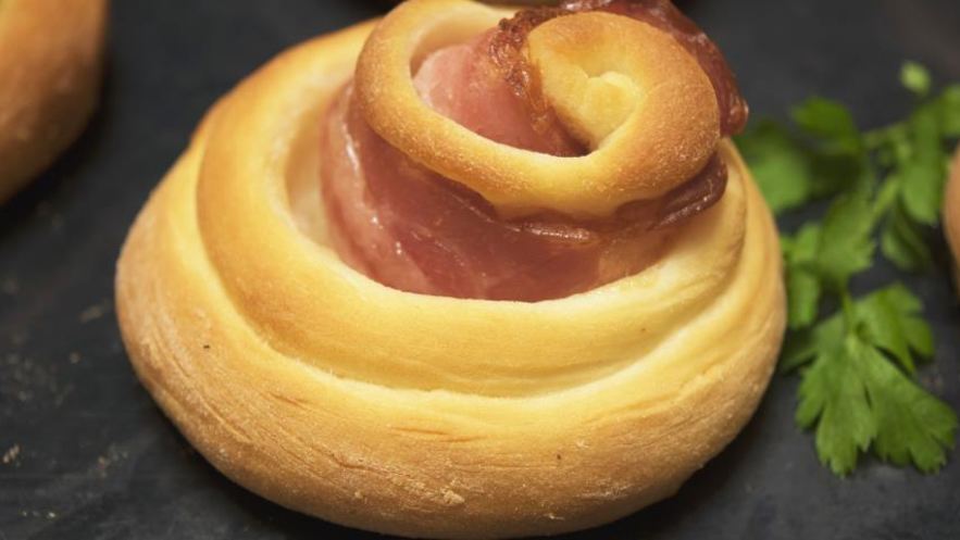 Рецепт булочек-завитушек с беконом