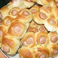 Рецепт Дрожжевых булочек с сосисками по-домашнему