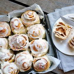 Рецепт Дрожжевых булочек Синнабон с корицей