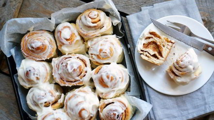 Рецепт дрожжевых булочек синнабон с корицей