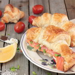 Рецепт Круассана с семгой и сливочным сыром