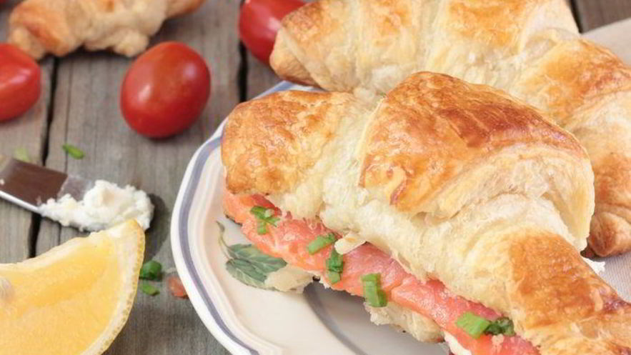 Рецепт круассана с семгой и сливочным сыром