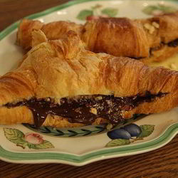 Рецепт Круассанов с шоколадным сыром и миндалем