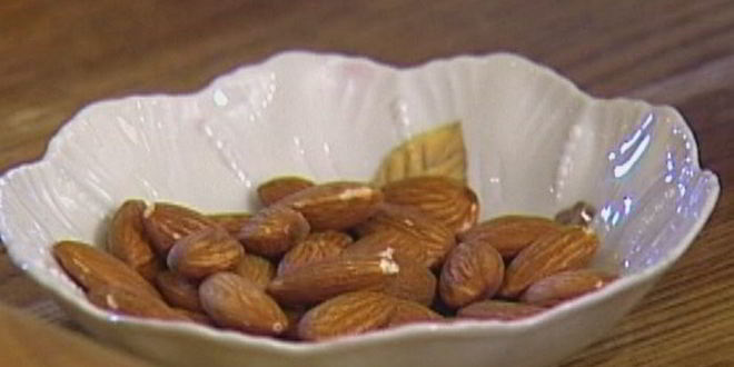 Рецепт круассанов с шоколадным сыром и миндалем