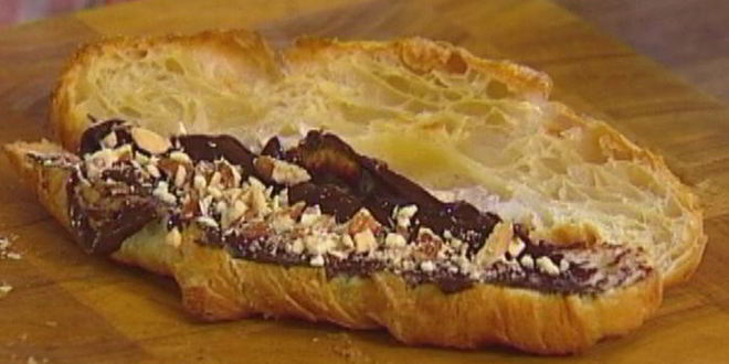 Рецепт круассанов с шоколадным сыром и миндалем