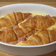 Рецепт Круассанов, запеченных с яйцами, сыром и ветчиной