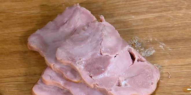 Рецепт круассанов, запеченных с яйцами, сыром и ветчиной