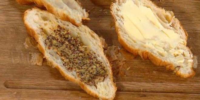 Рецепт круассанов, запеченных с яйцами, сыром и ветчиной