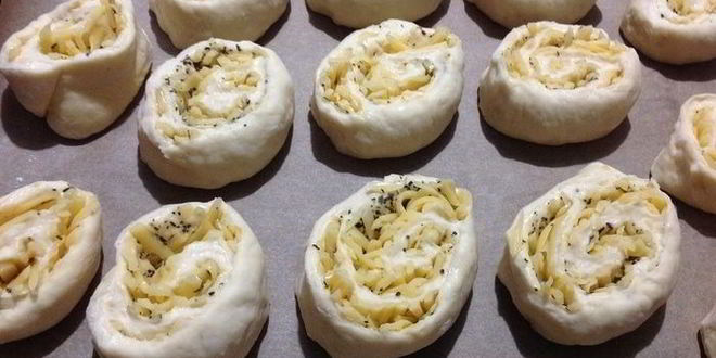 Рецепт сырных булочек с базиликом на картофельно-дрожжевом тесте