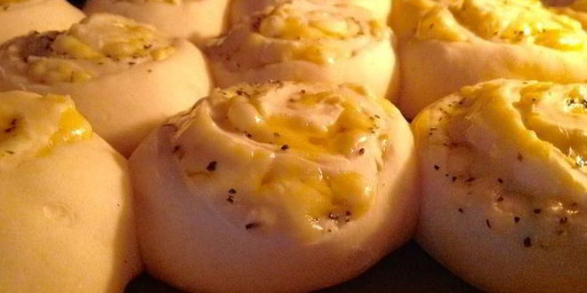 Рецепт сырных булочек с базиликом на картофельно-дрожжевом тесте