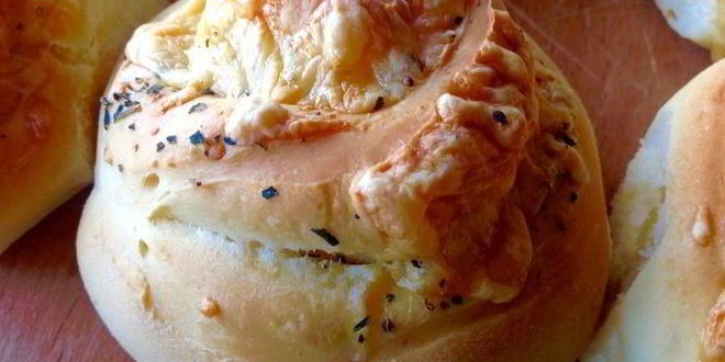 Рецепт сырных булочек с базиликом на картофельно-дрожжевом тесте