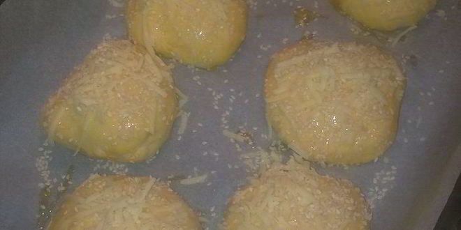Рецепт сырных булочек с кунжутом