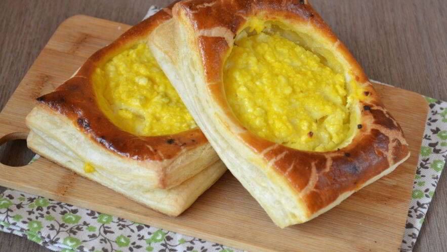 Рецепт ватрушек из слоеного бездрожжевого теста