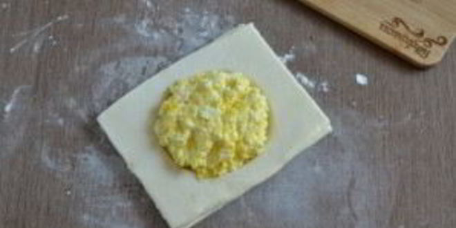 Рецепт ватрушек из слоеного бездрожжевого теста