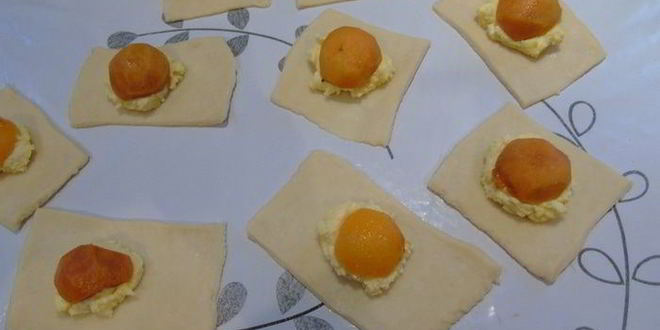 Рецепт ватрушек с абрикосами
