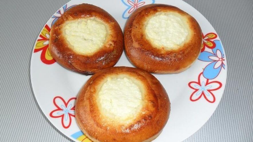 Рецепт ватрушек с творогом на тесте со свежими дрожжами