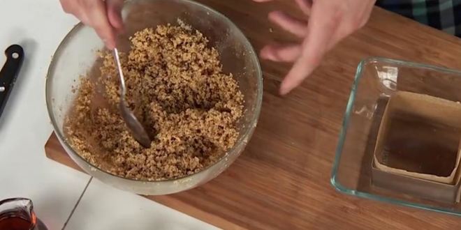 Рецепт домашнего чизкейка с соусом фламбе из вишни