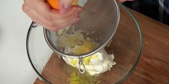 Рецепт домашнего чизкейка с соусом фламбе из вишни