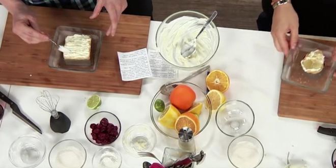 Рецепт домашнего чизкейка с соусом фламбе из вишни