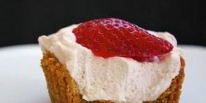 Рецепт мини-чизкейков с клубникой