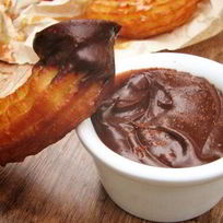 Чуррос с шоколадным соусом по-домашнему