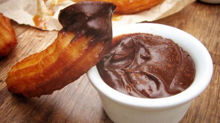 Рецепт чурроса с шоколадным соусом по-домашнему