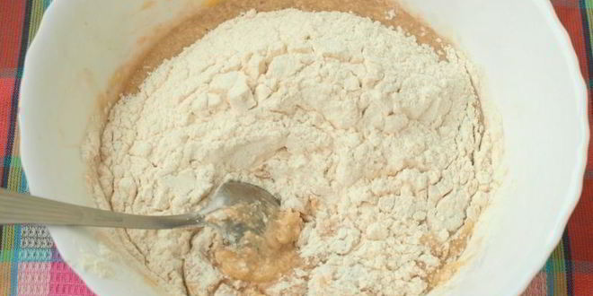 Рецепт бананового кекса с консервированной вишней