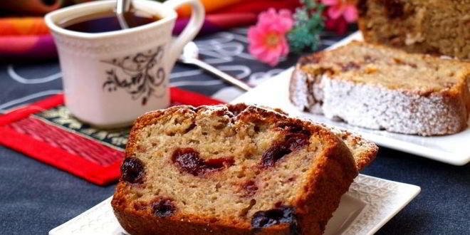 Рецепт бананового кекса с консервированной вишней